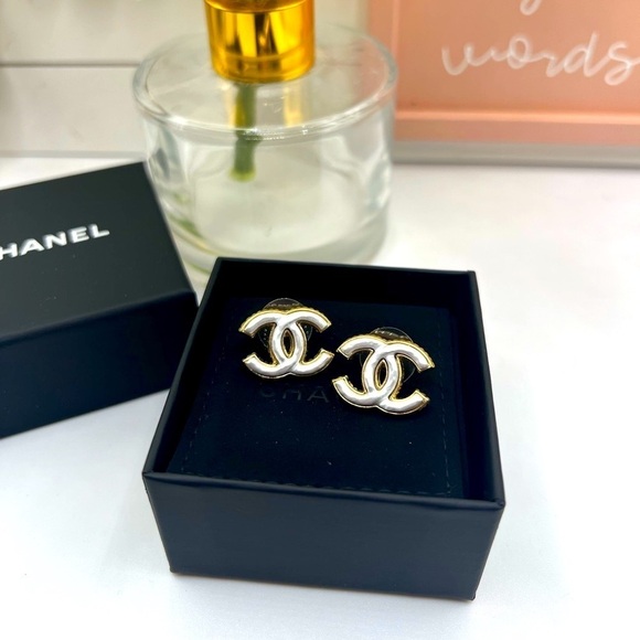 CHANEL White Enamel CC Stud Earrings